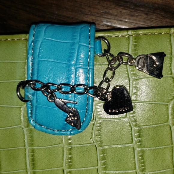 New Nine West Alligator Embossed Charm Chain 12 Page Photo Album - Picture 3 of 13